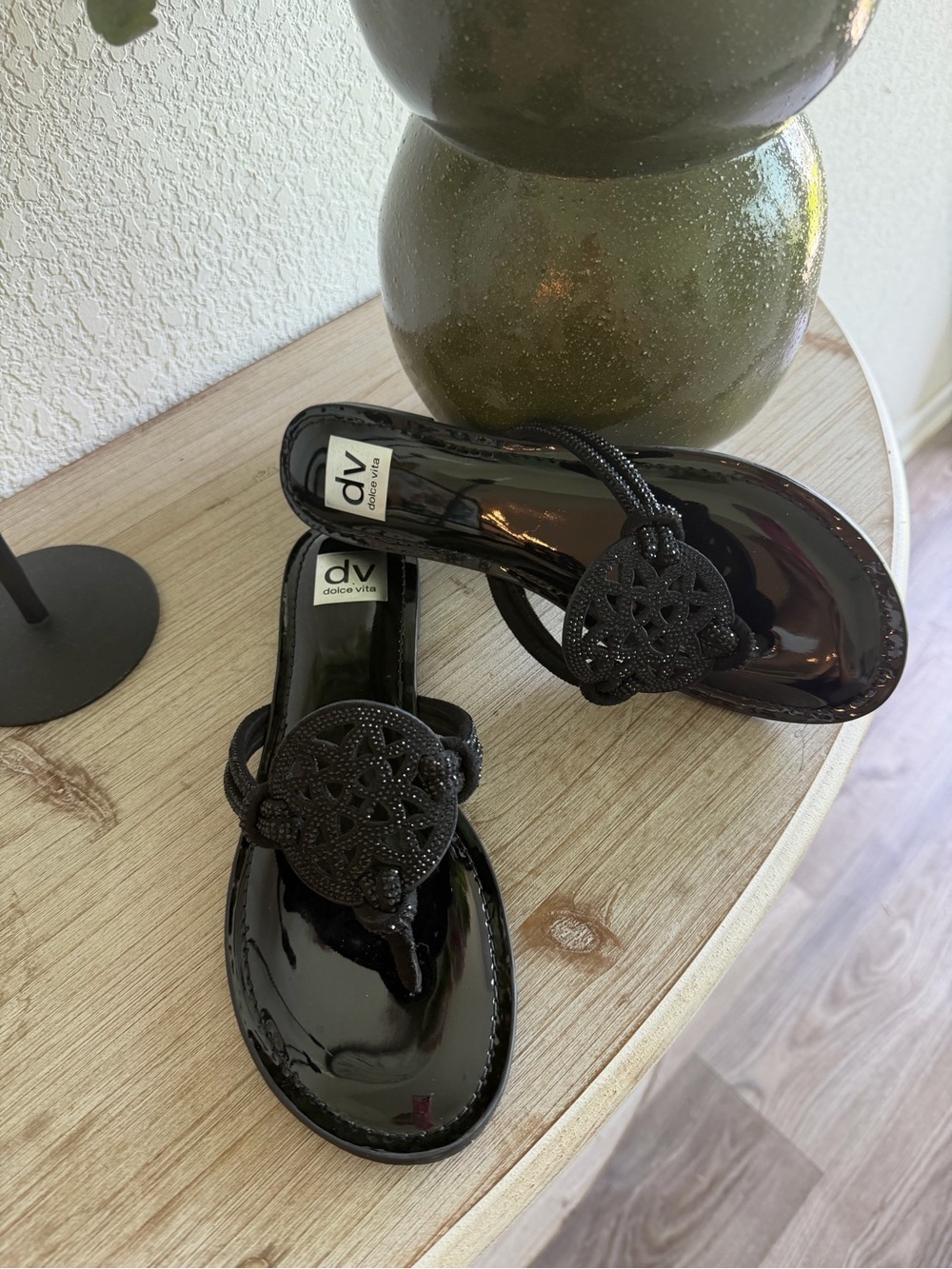 DV by Dolce Vita Black Patent Decorative Thong Sandals size 10